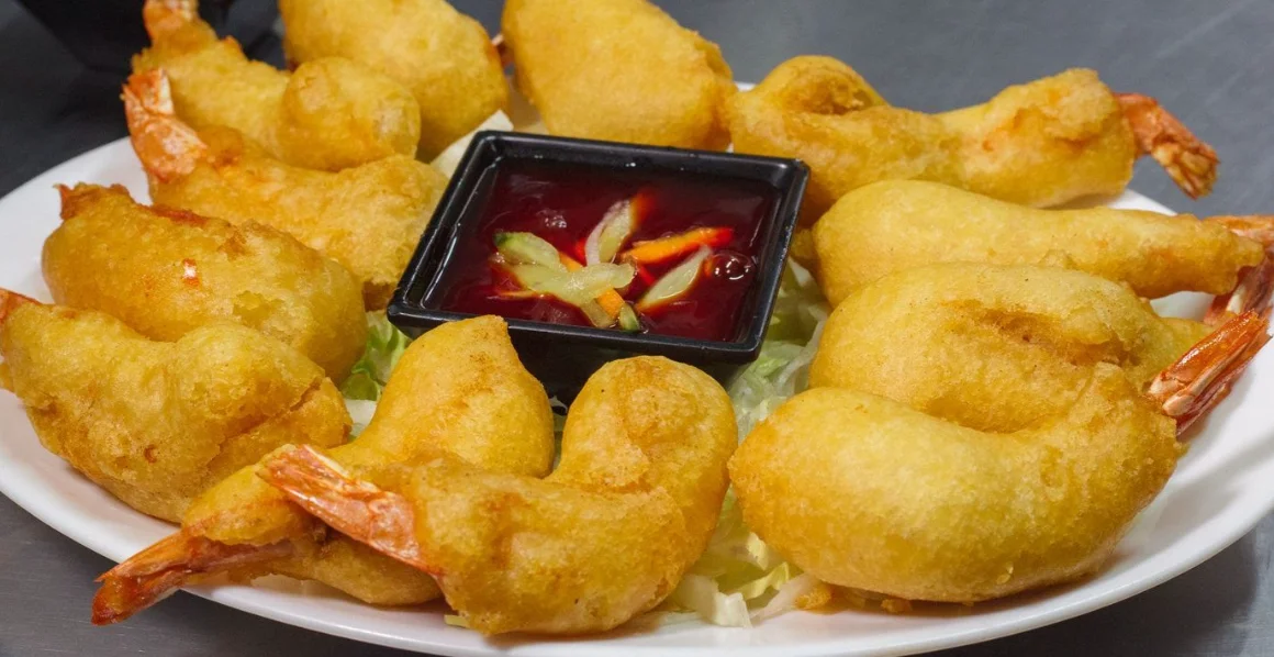 Camarones apanados en tempura con salsa agridulce, plato de Casa China en Quito.