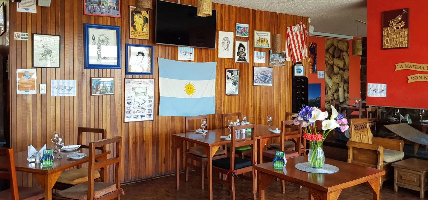 Interior de El Bodegón Argentino, restaurante de parrilla y cocina argentina.