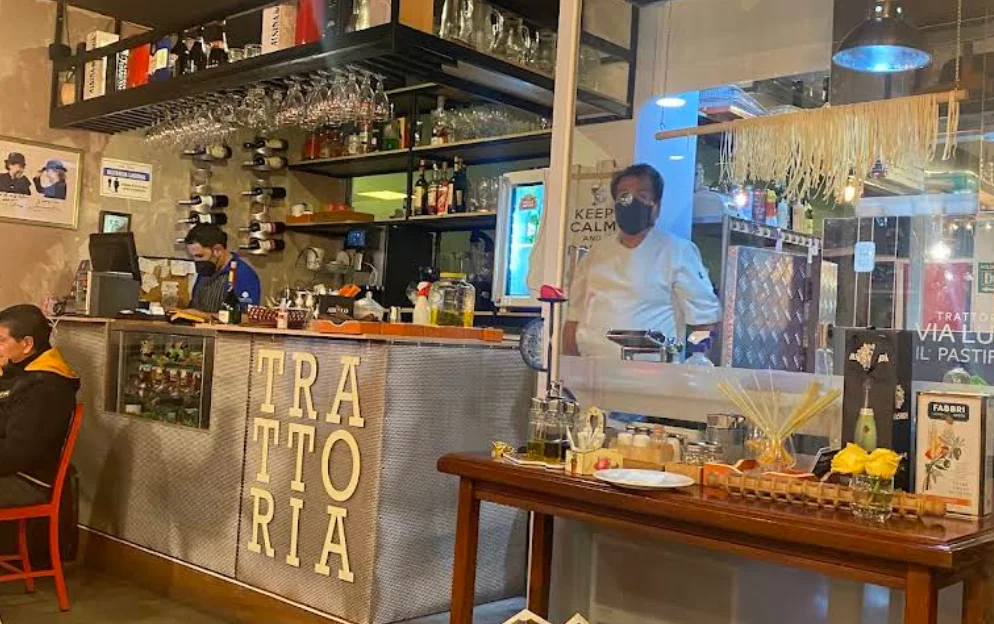 Restaurante italiano Trattoria Via Lugo en Quito: Il Pastificio con producción artesanal de pasta fresca y ambiente acogedor de trattoria clásica.